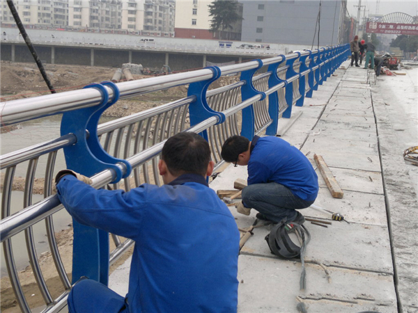 呼和浩特不锈钢河道护栏的特性及其在城市景观中的应用