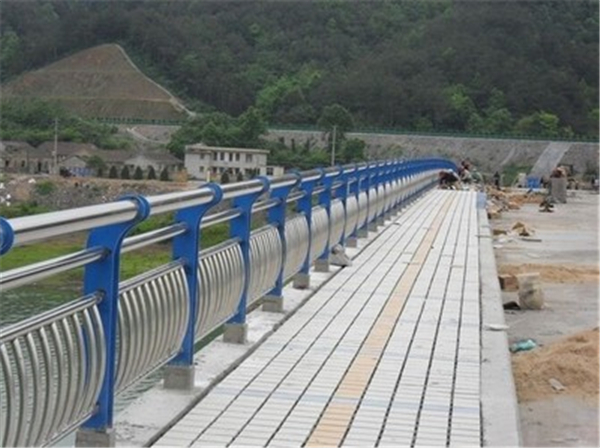 呼和浩特不锈钢桥梁护栏是一种什么材质的护栏